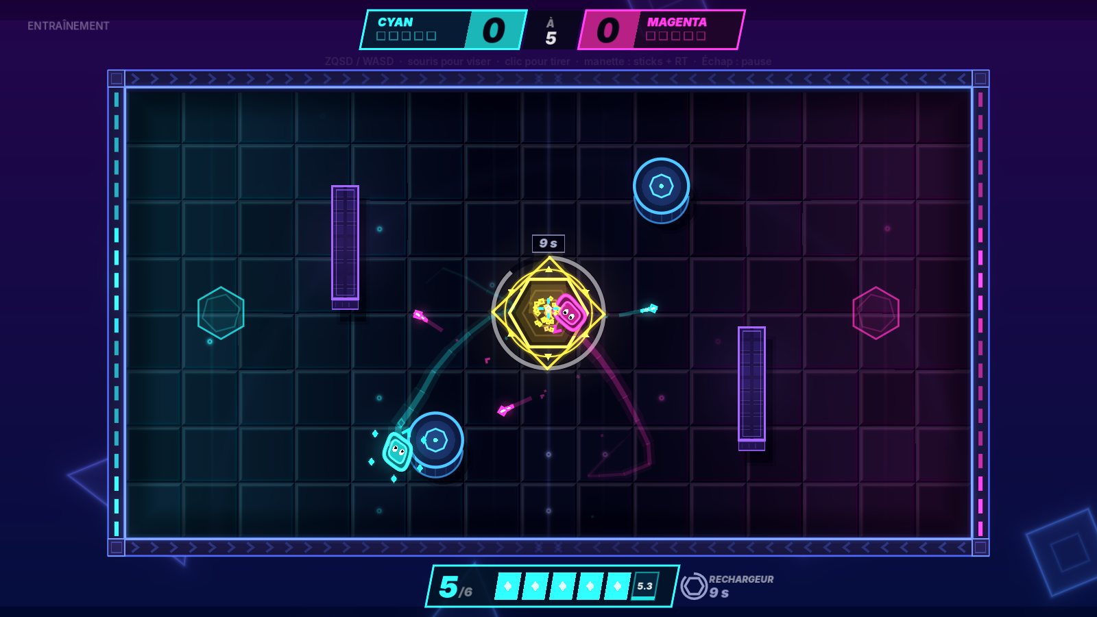 Une partie sur la carte Classique : le Blop cyan et le Blop magenta s'affrontent autour de l'hexagone jaune du rechargeur.